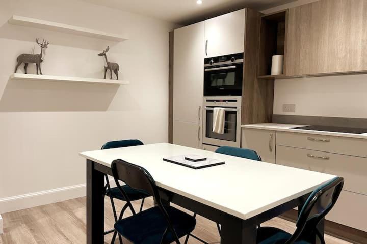 Lovely 3 Bedroom Apartment With Private Garden In Edinburgh City Centre Esterno foto