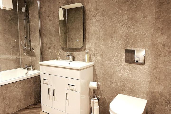 Lovely 3 Bedroom Apartment With Private Garden In Edinburgh City Centre Esterno foto