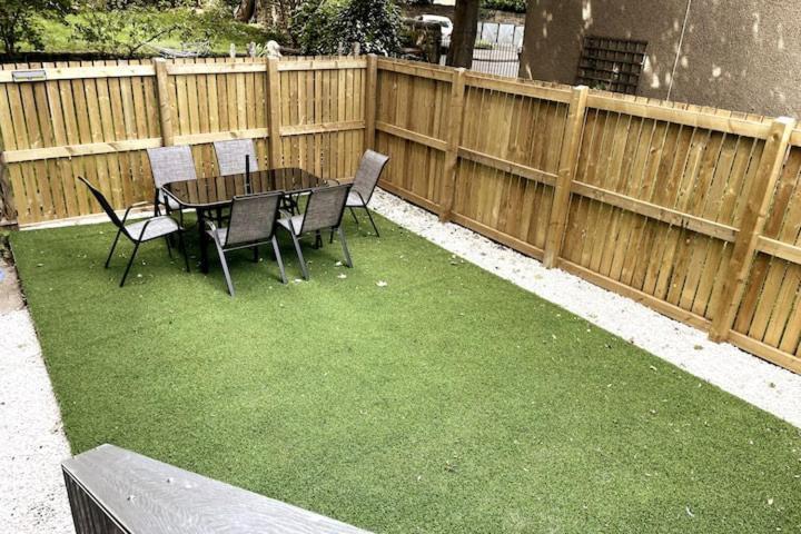 Lovely 3 Bedroom Apartment With Private Garden In Edinburgh City Centre Esterno foto